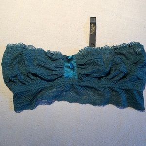 Nwt emerald green lace bandeau with hook closure